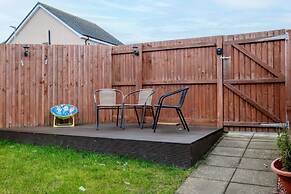3 Bedroom House-private Parking