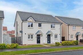 3 Bedroom House-private Parking