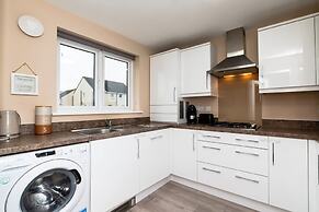 3 Bedroom House-private Parking