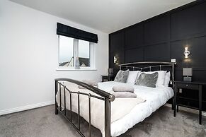 3 Bedroom House-private Parking