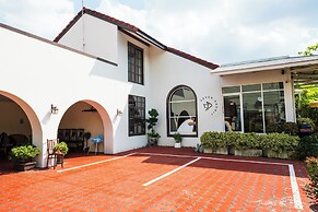 Seven Rabbit House