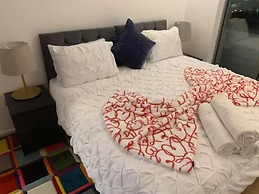 4 Guests - Free Parking - Easy Access to London