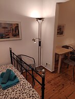 Cosy Open Large Studio By Galerious Parace Yr11