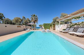 Almirikia Villa