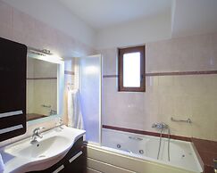 Irida Villa