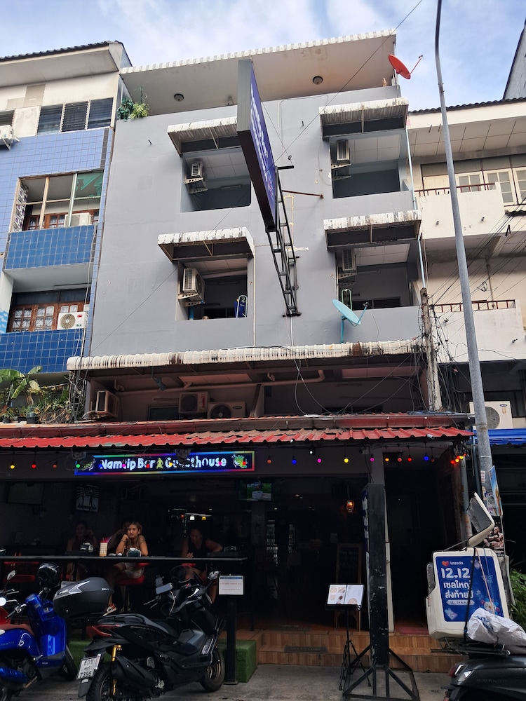 Namtip Bar & Guesthouse