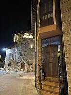 THE WAY HOTEL & SUITES