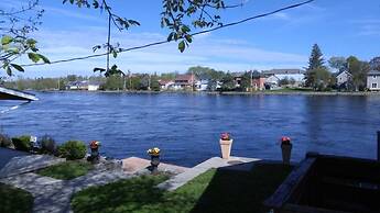 The Water's Edge Inn