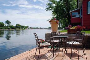 The Water's Edge Inn
