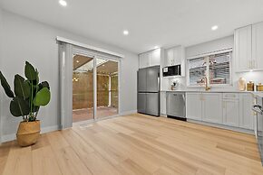 Vancouver Lake City Way Guesthouse