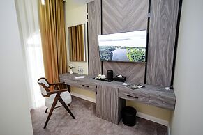 Astoria Plaza Hotel