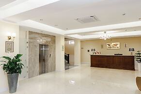 Astoria Plaza Hotel