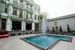 Astoria Plaza Hotel