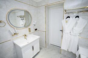 Astoria Plaza Hotel