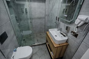 Astoria Plaza Hotel