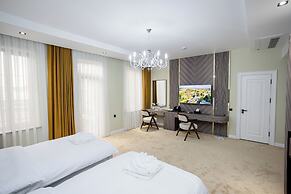Astoria Plaza Hotel