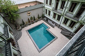 Astoria Plaza Hotel