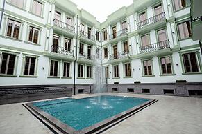 Astoria Plaza Hotel