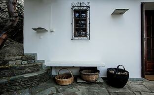 Secluded Cottage Guesthouse in the Mountains