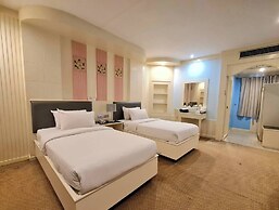The Rich Hotel Rama 5