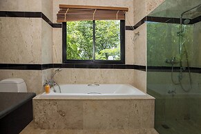 Designer 3BR Villa Silver Pool in Kamala