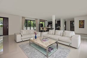 Designer 3BR Villa Silver Pool in Kamala