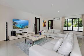 Designer 3BR Villa Silver Pool in Kamala