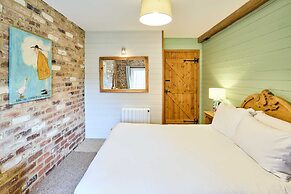 Host Stay West Barn
