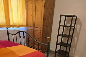 3 Bed House- Sleeps 6 - Parking - Wifi