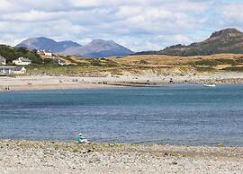 Shepherds Hut in Llyn With Snowdonia Views