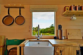Shepherds Hut in Llyn With Snowdonia Views