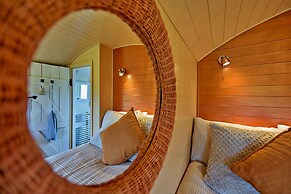 Shepherds Hut in Llyn With Snowdonia Views