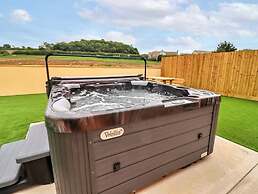 Holiday Home in Cotswolds With Hot Tub