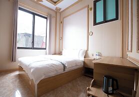 Quyenly Motel