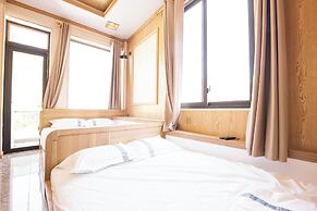 Quyenly Motel