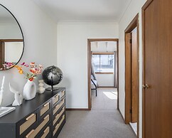 Kozyguru | Balmain | Townhouse bridge view or Charming Comfy Studio