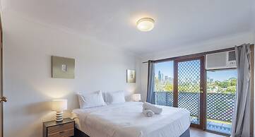 Kozyguru | Balmain | Townhouse bridge view or Charming Comfy Studio