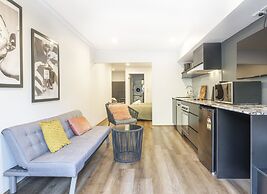 Kozyguru | Balmain | Townhouse bridge view or Charming Comfy Studio