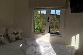 Cabin for 2 With Walks, Wifi, bat and Restaurant