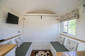 Cabin for 2 With Walks, Wifi, bat and Restaurant