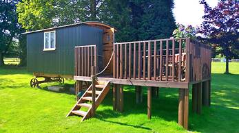 Shepherd's Hut in Romsey With Fire Pit