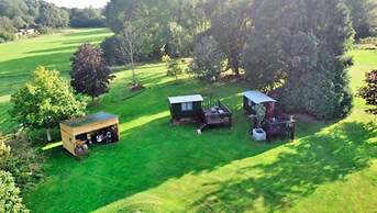 Shepherd's Hut in Romsey With Fire Pit