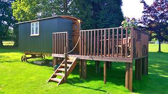 Shepherd's Hut in Romsey With Fire Pit
