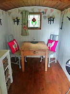 Shepherd's Hut in Romsey With Fire Pit