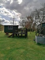 Shepherd's Hut in Romsey With Fire Pit