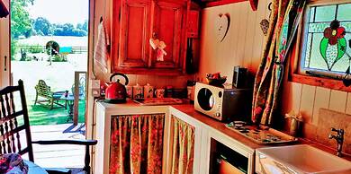Shepherd's Hut in Romsey With Fire Pit