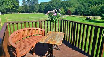 Shepherd's Hut in Romsey With Fire Pit