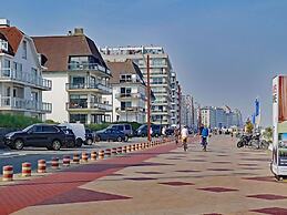 Apartment Near Albert Beach With Terrace