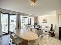 Apartment Near Albert Beach With Terrace