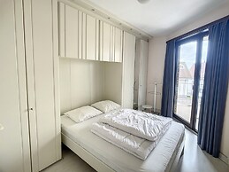 Apartment Near Albert Beach With Terrace